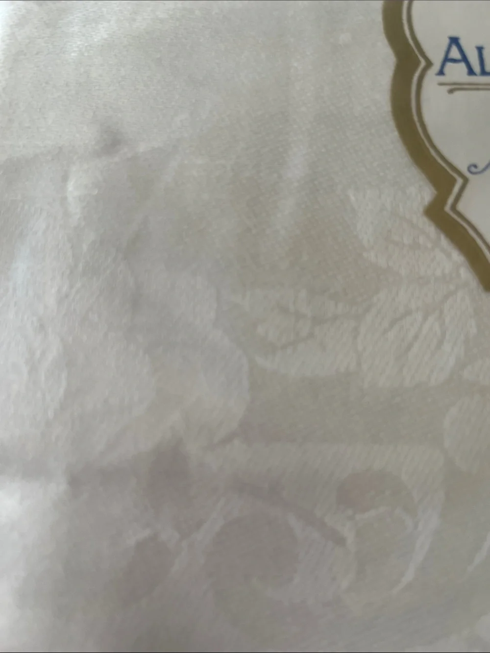 White Irish Linen Table Cloth with 6 napkins.